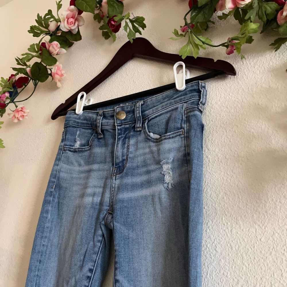 American Eagle Outfitters Size 2 Light Wash Jegging Super Stretch